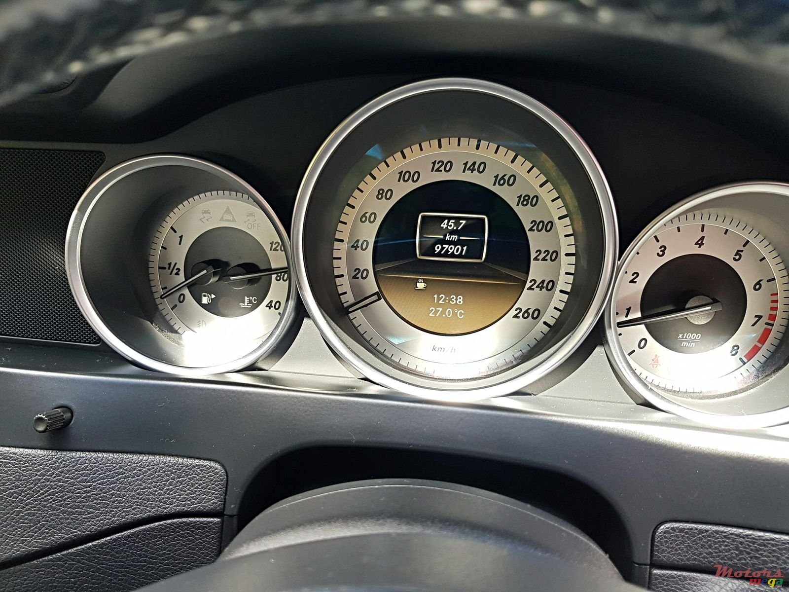 2011' Mercedes-Benz C 180 photo #3