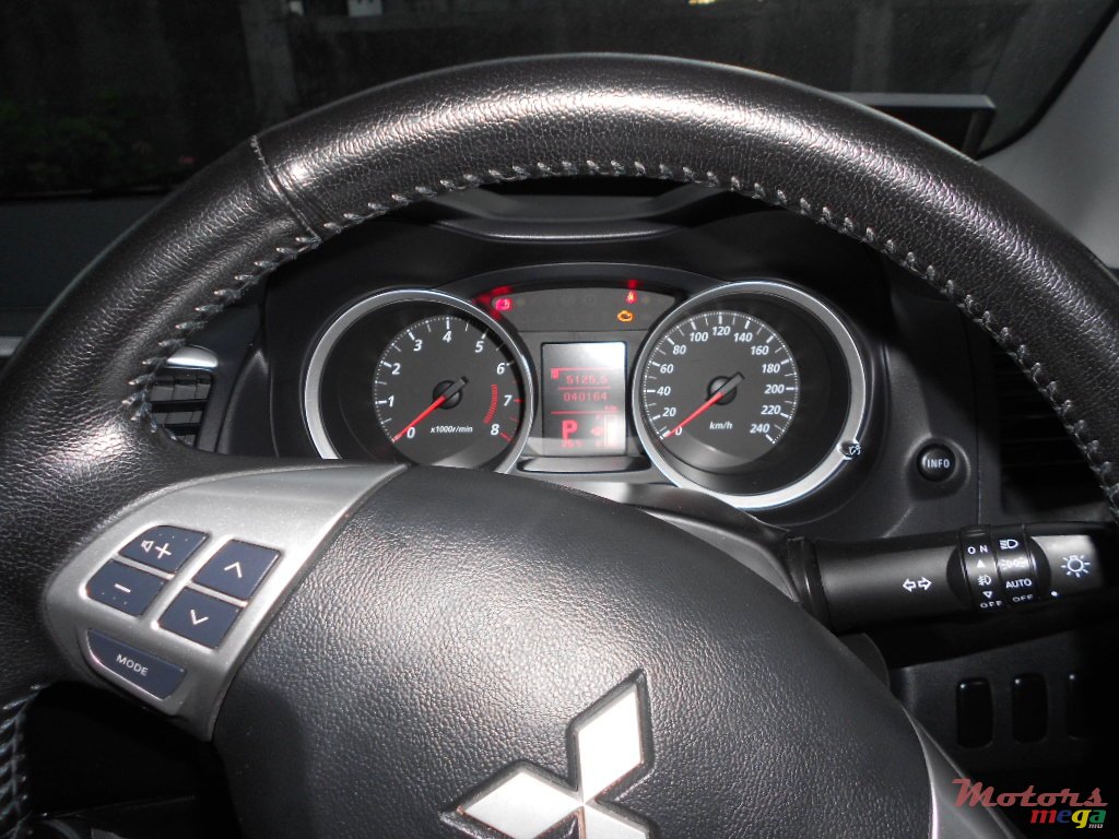 2016' Mitsubishi Lancer photo #5