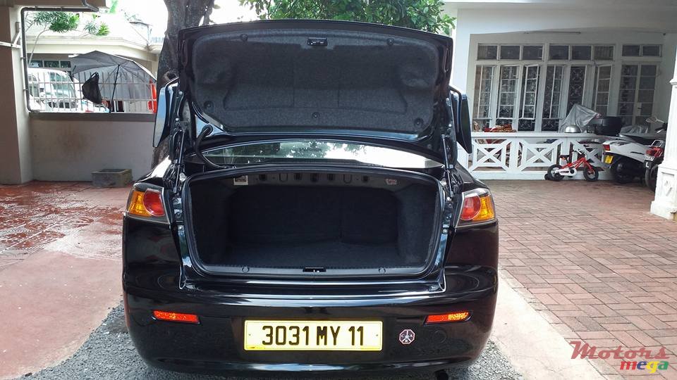 2011' Mitsubishi Lancer EX photo #5