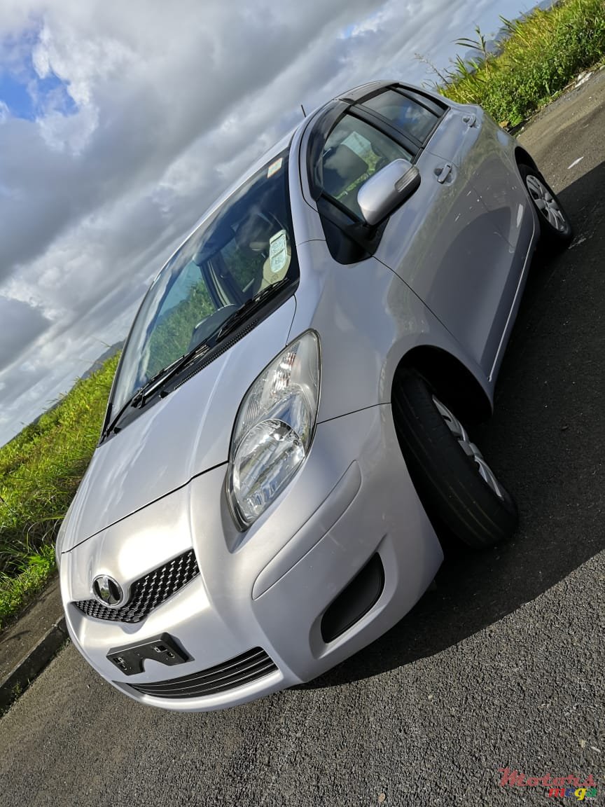 2010' Toyota Vitz 1000cc photo #1
