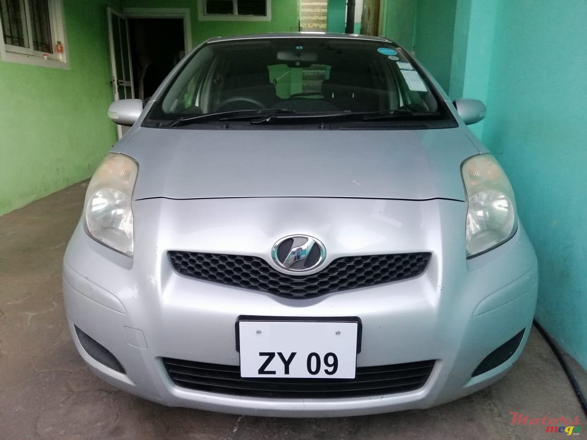 2009' Toyota Vitz photo #1