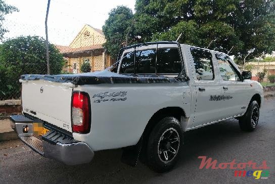 2012' Nissan Hardbody photo #4