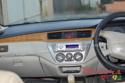 2004' Mitsubishi Lancer photo #7