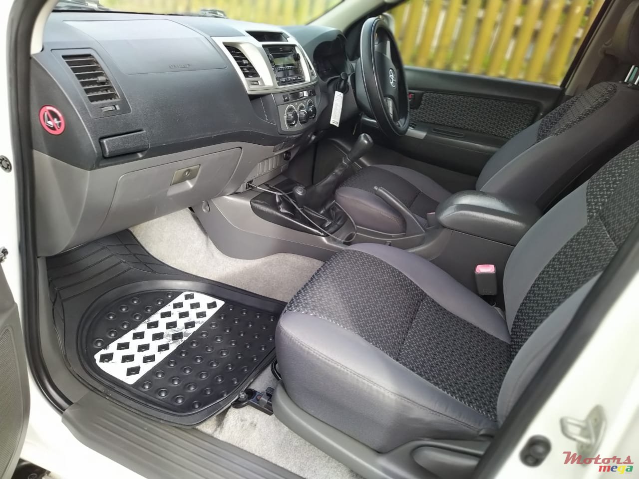 2013' Toyota Hilux 4x4 photo #4