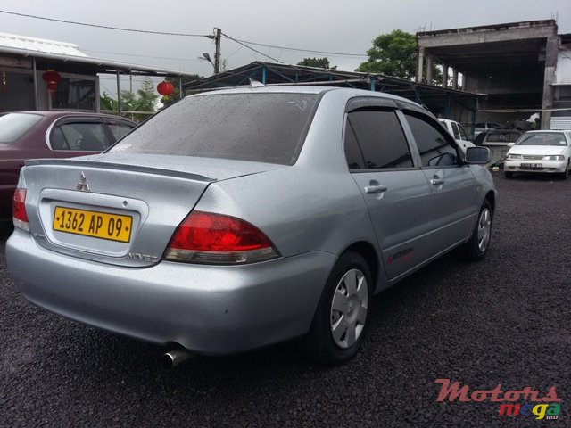 2009' Mitsubishi photo #3