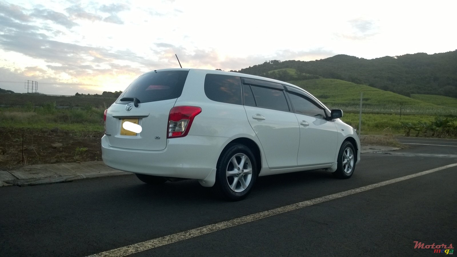 2010' Toyota FIELDER photo #1