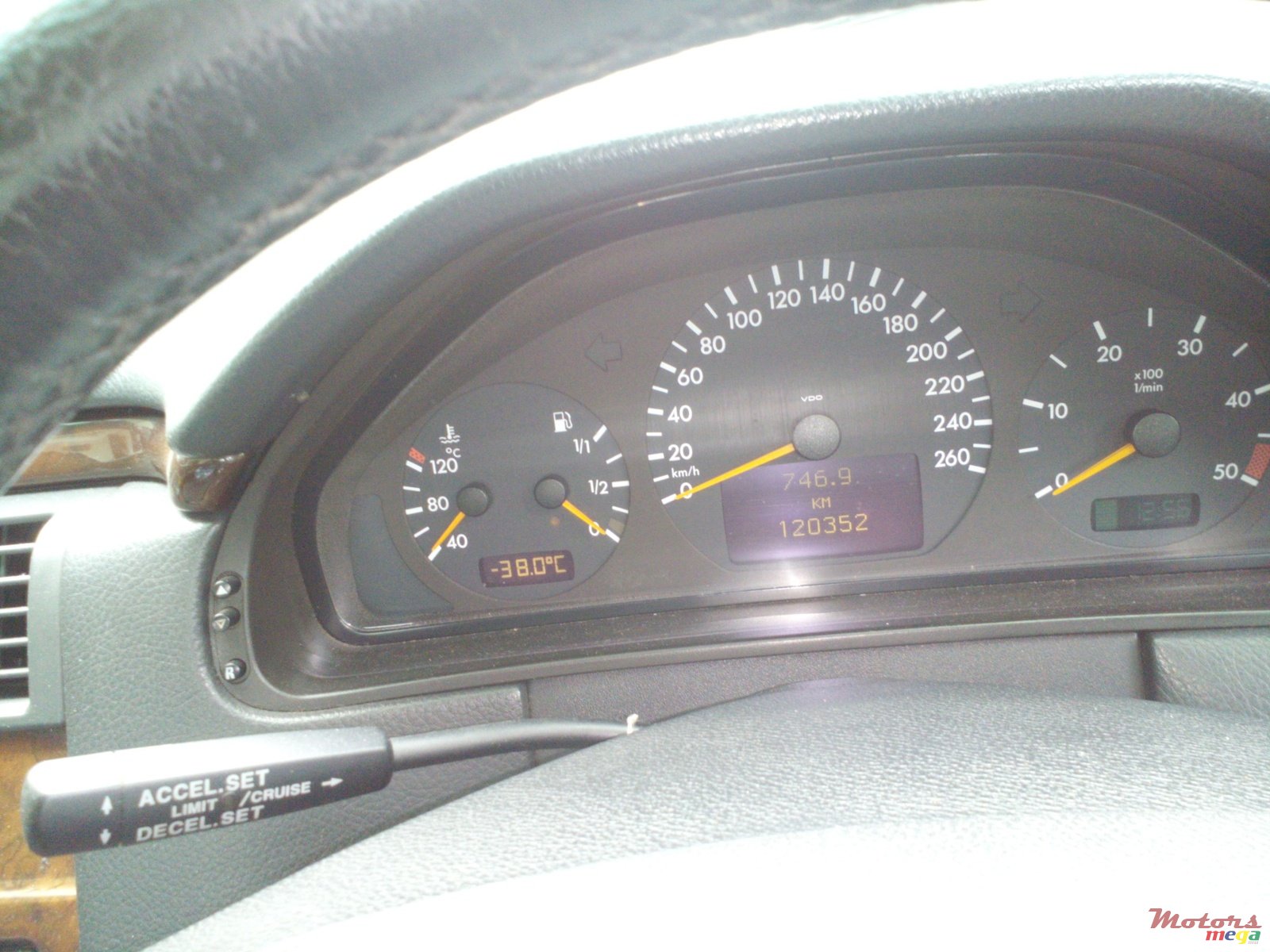 2000' Mercedes-Benz E270 photo #5