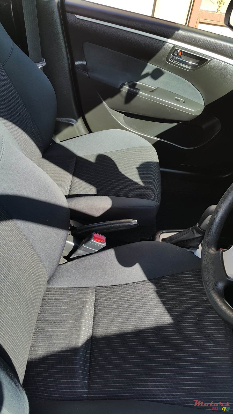 2015' Suzuki Swift photo #6