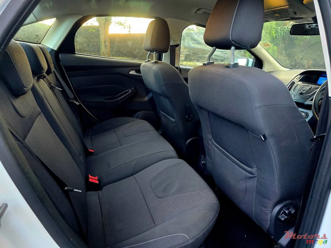 2016' Ford Focus photo #7