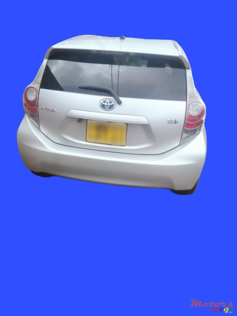 2014' Toyota Aqua photo #1