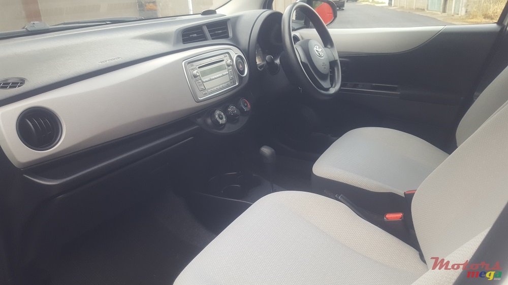 2011' Toyota Vitz 1.3 photo #5