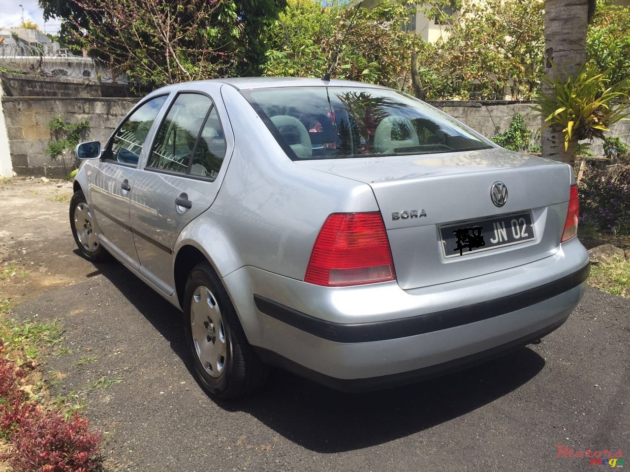 2002' Volkswagen Bora Original photo #2