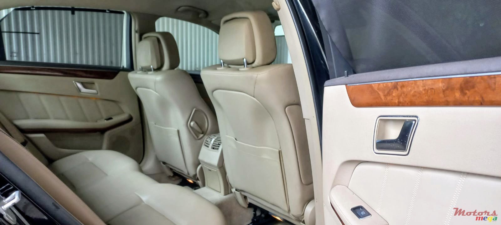 2012' Mercedes-Benz E 250 photo #6