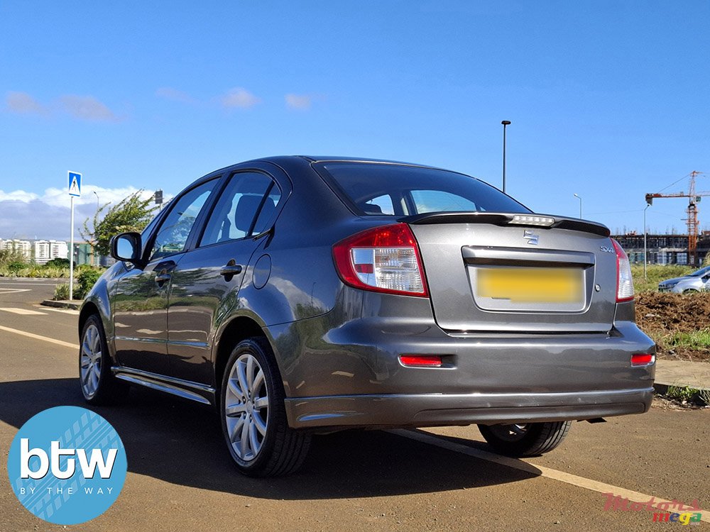 2013' Suzuki SX4 photo #3