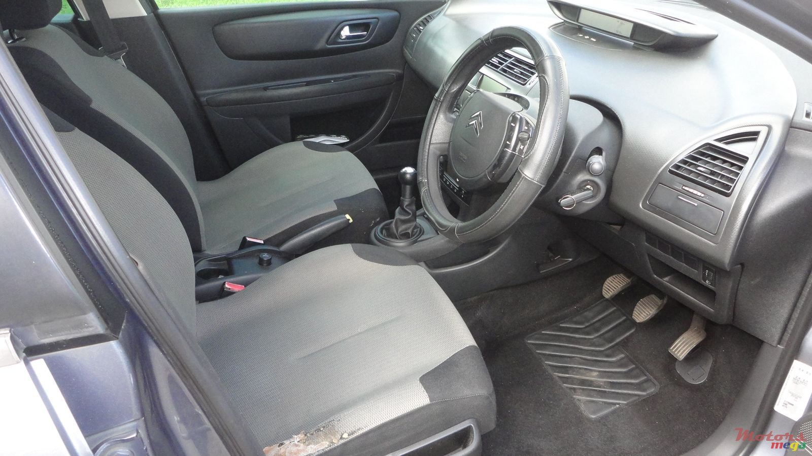 2009' Citroen C4 photo #4