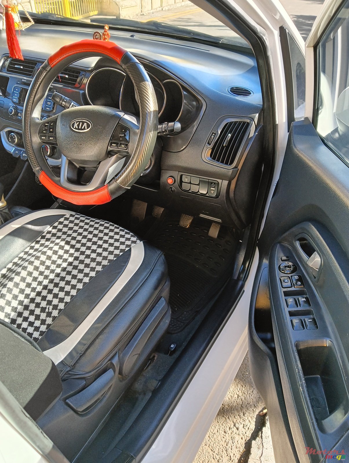 2012' Kia Rio photo #7