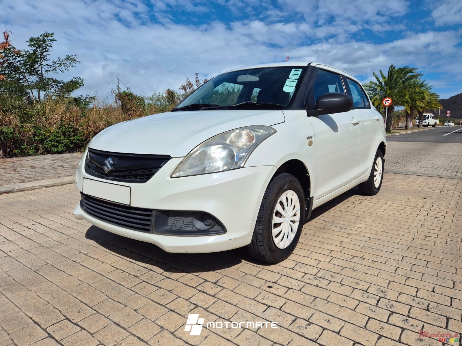 2016' Suzuki Swift DZIRE photo #2