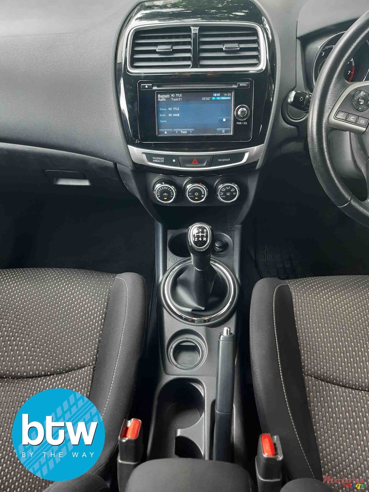 2015' Mitsubishi ASX photo #5