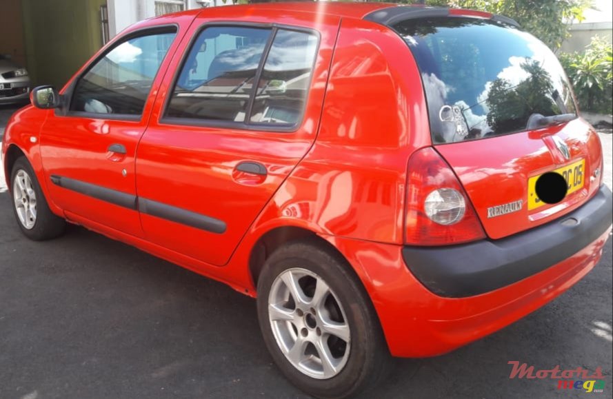 2005' Renault Clio photo #3