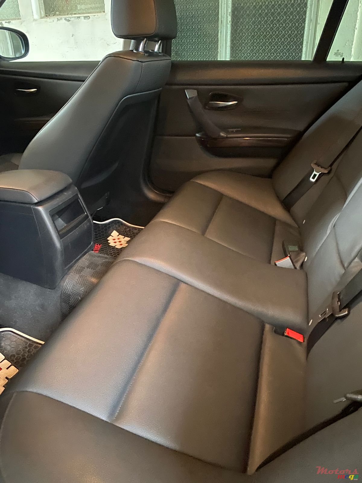 2010' BMW 320 photo #5