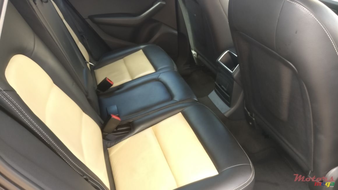 2012' Audi Q5 photo #7