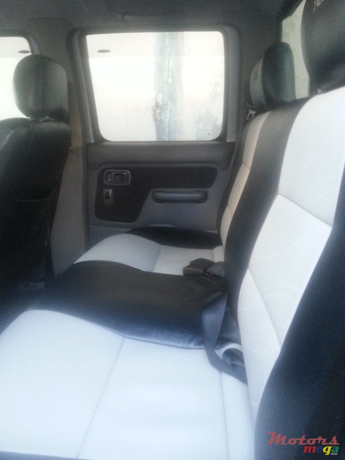 2004' Nissan photo #3