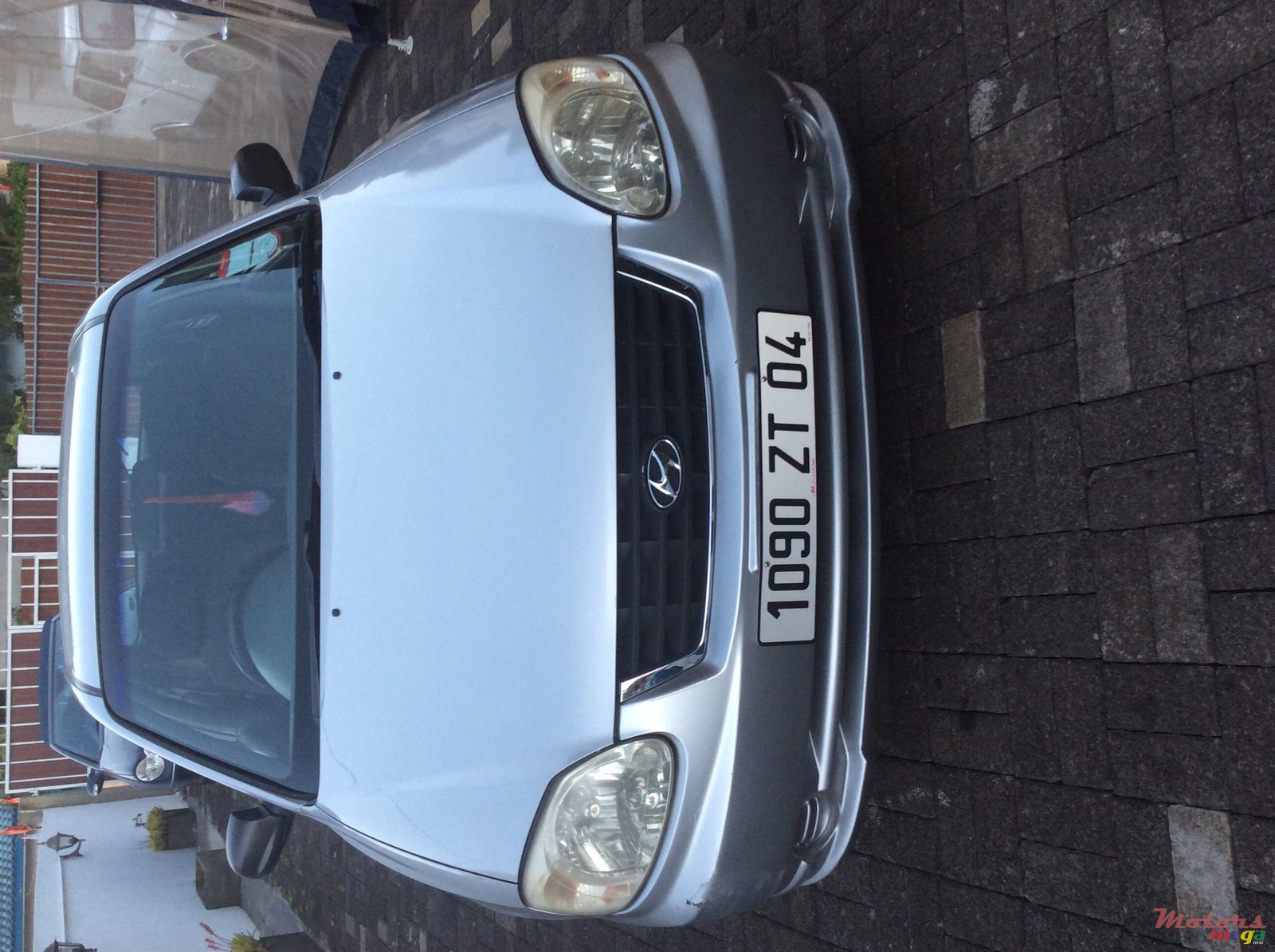 2004' Hyundai Accent photo #1