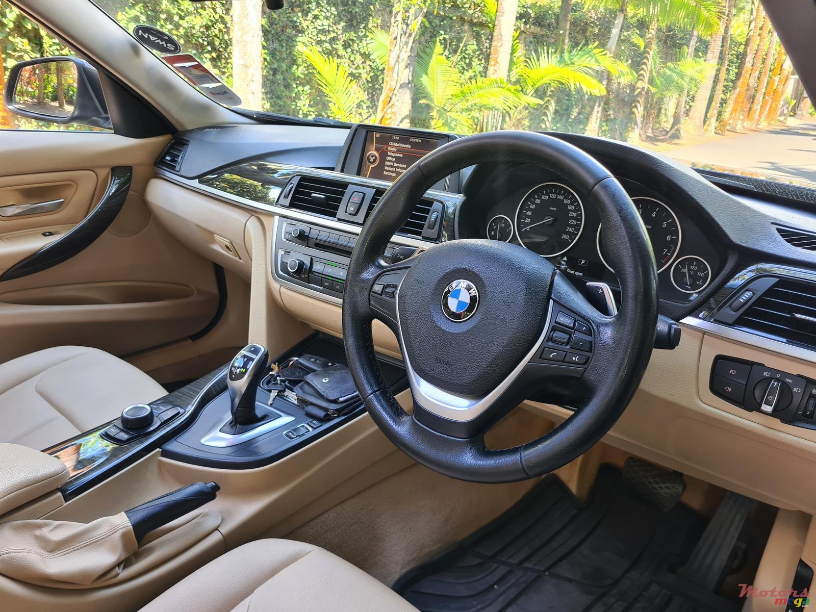 2012' BMW 320 Automatic Sunroof photo #5
