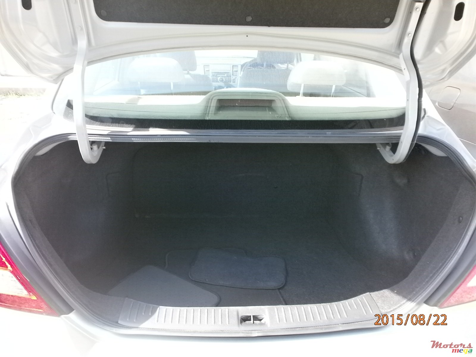 2004' Nissan Tiida Tiida photo #6