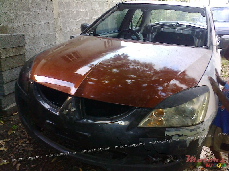 2003' Mitsubishi Lancer photo #1