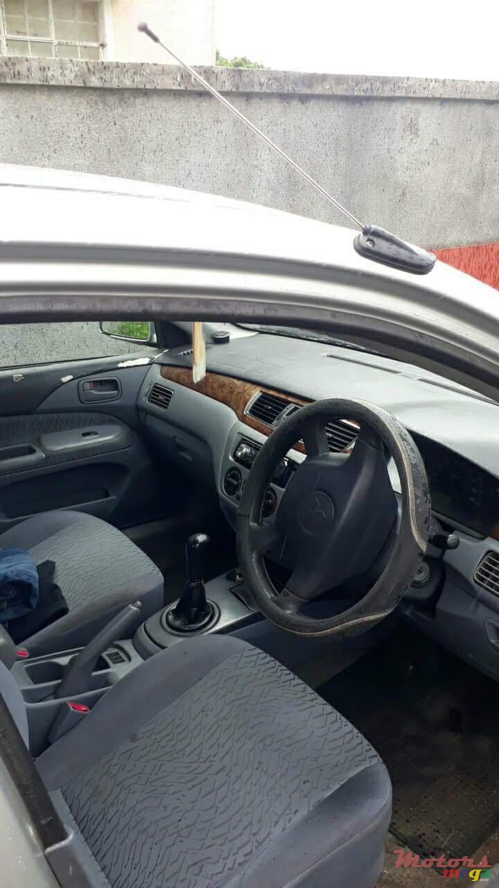 2002' Mitsubishi Lancer GLX photo #3