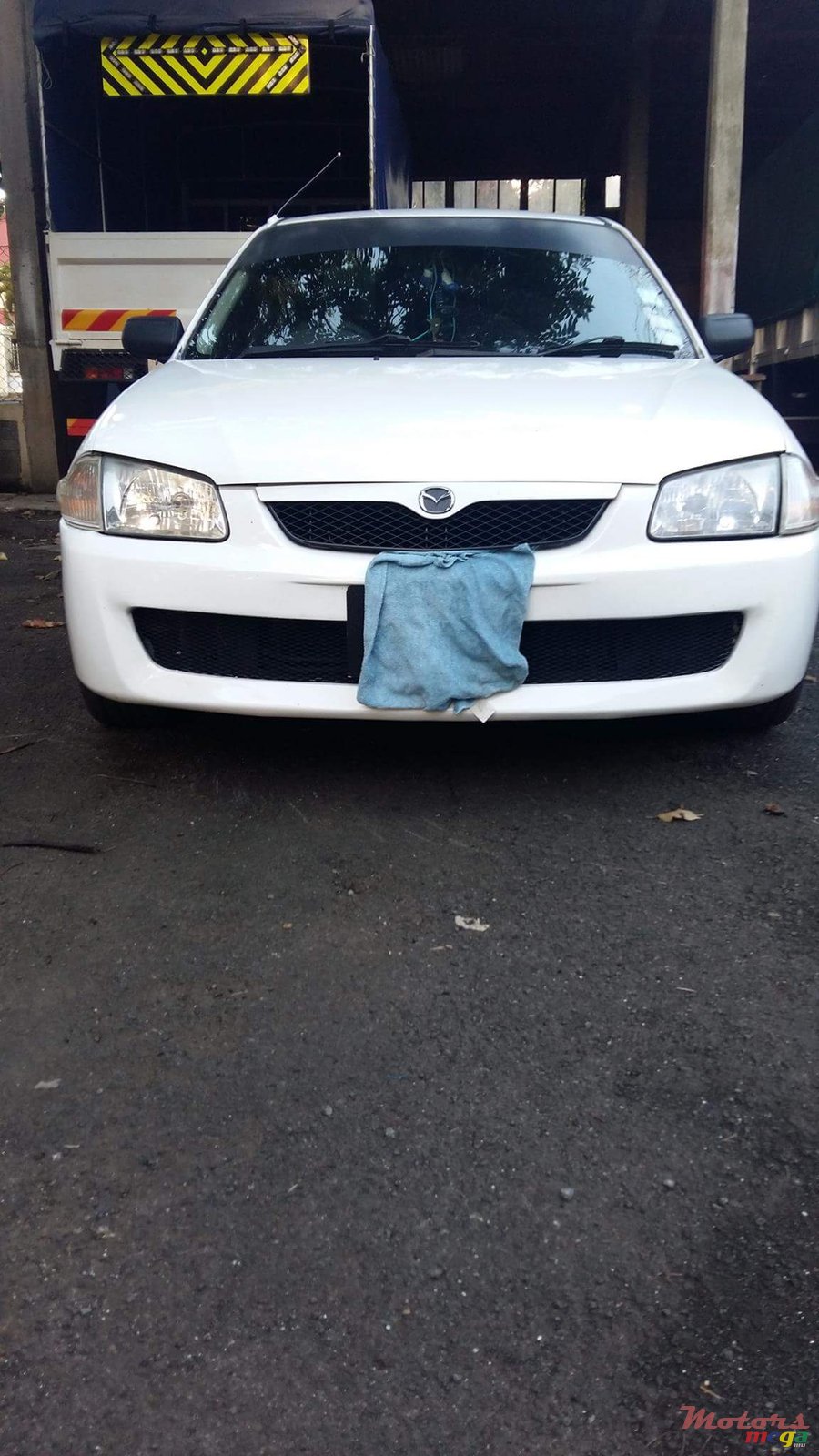 1999' Mazda 323 photo #5