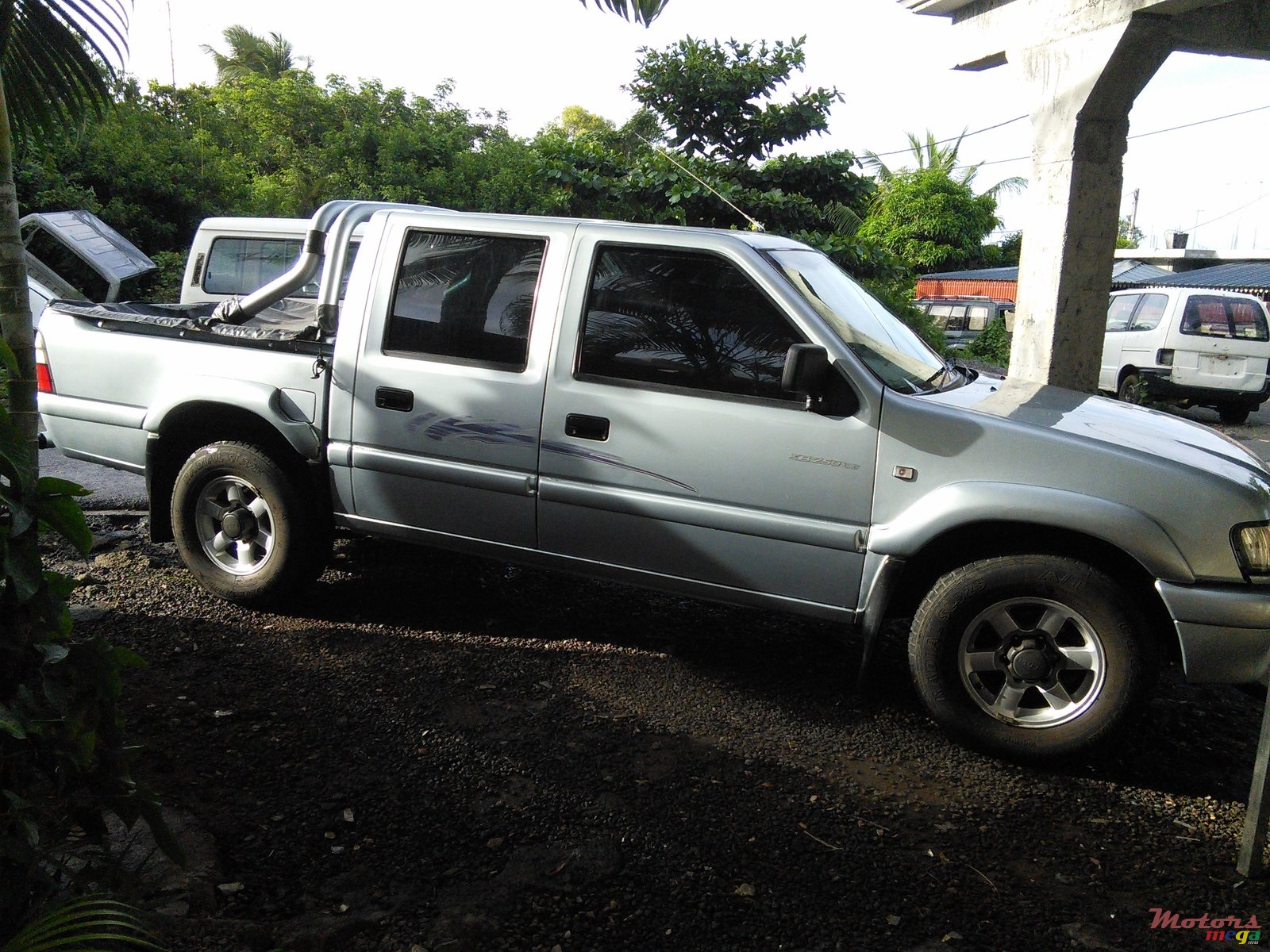 2004' Isuzu photo #1