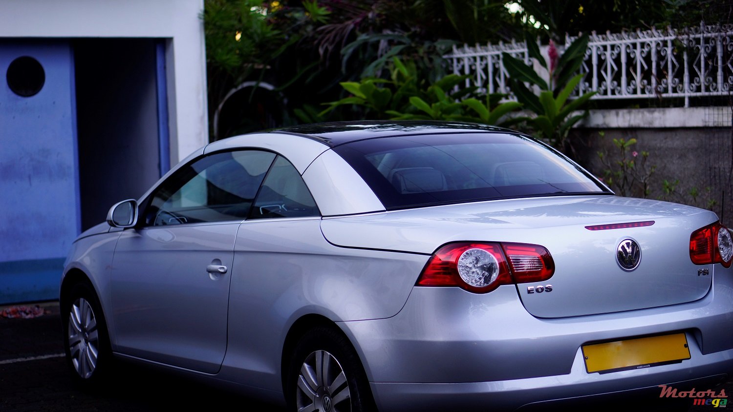 2008' Volkswagen Eos photo #6