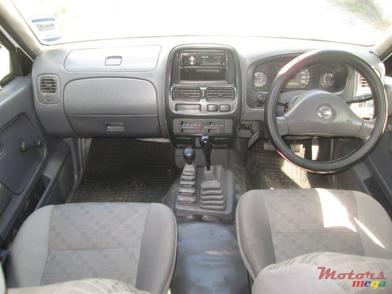 2004' Nissan Navara 3.2 photo #3
