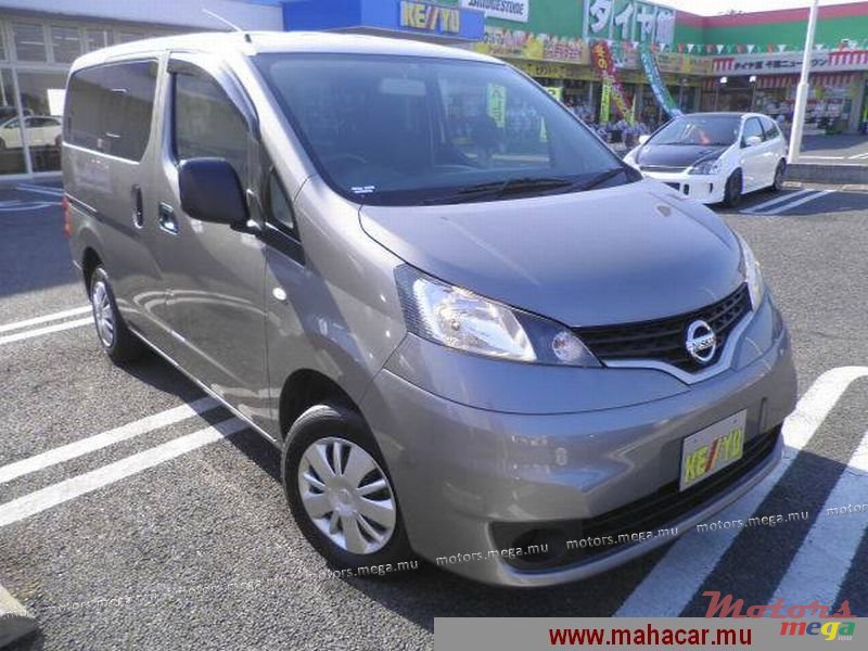 2009' Nissan NV 200 photo #1