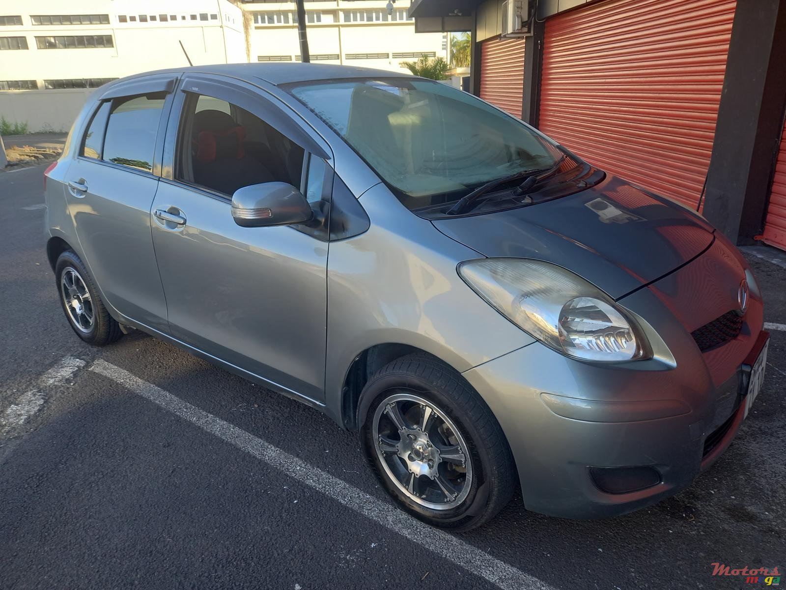 2010' Toyota Vitz photo #4