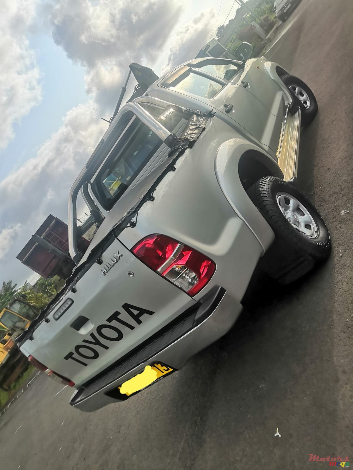 2013' Toyota Hilux 4x4 2.5 photo #2