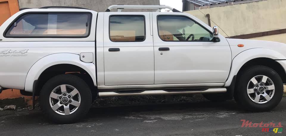 2015' Nissan NP300 photo #2