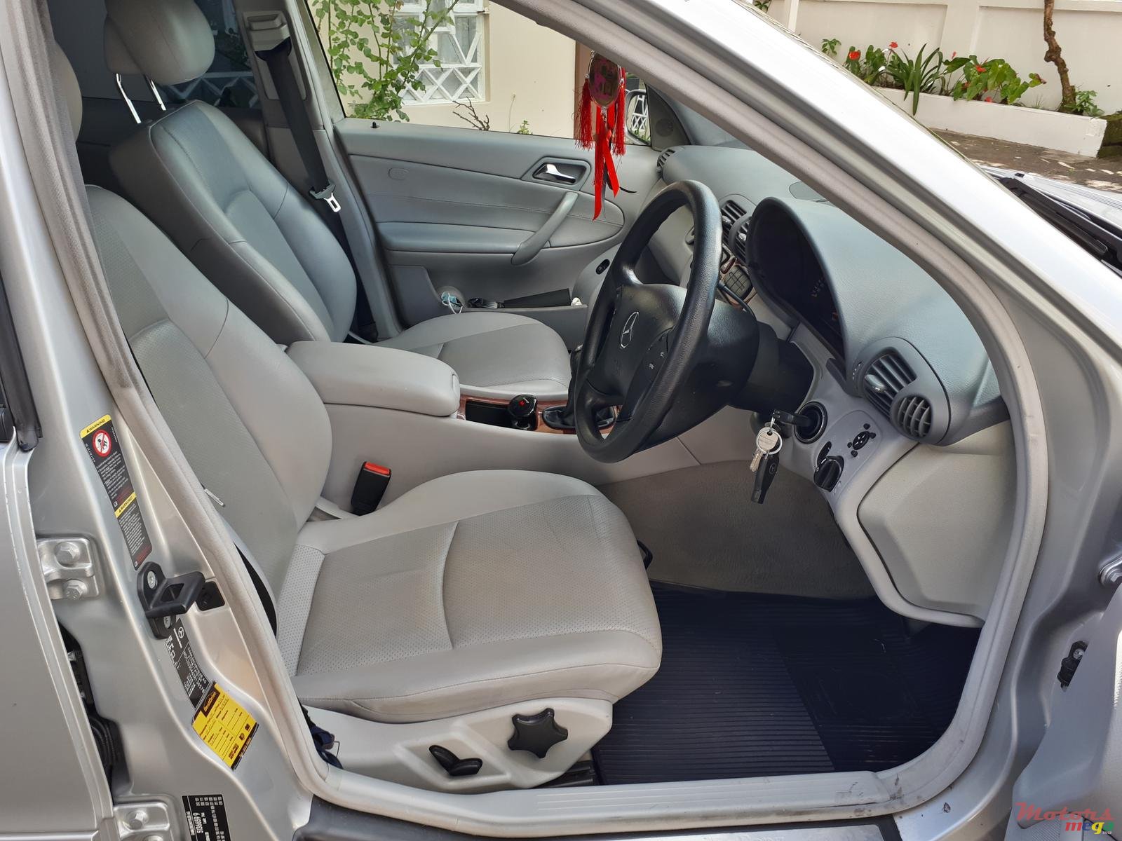 2004' Mercedes-Benz C-Class photo #4