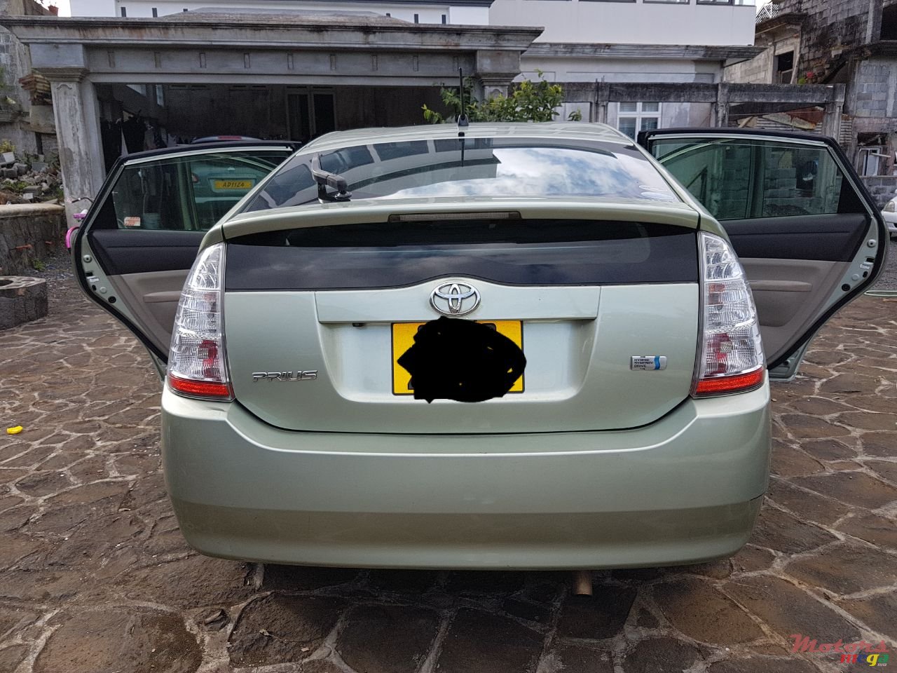 2009' Toyota Prius photo #2