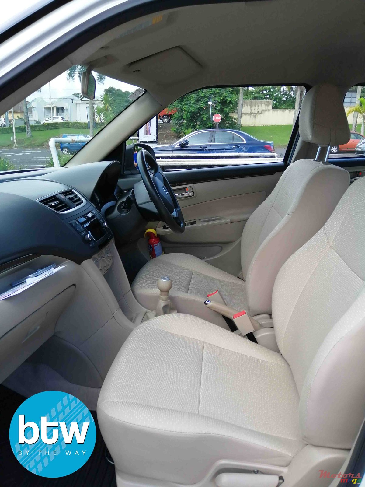 2014' Suzuki Swift Dzire photo #4