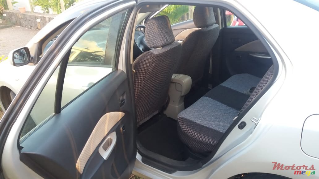 2007' Toyota Yaris Belta photo #7