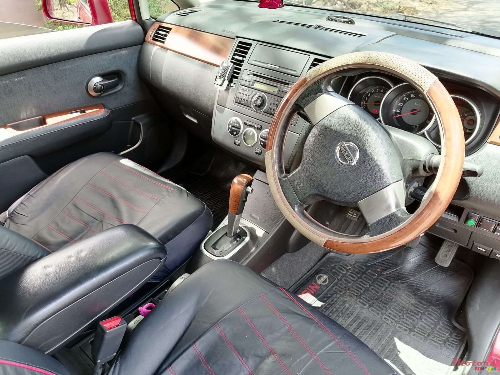 2007' Nissan Tiida photo #2