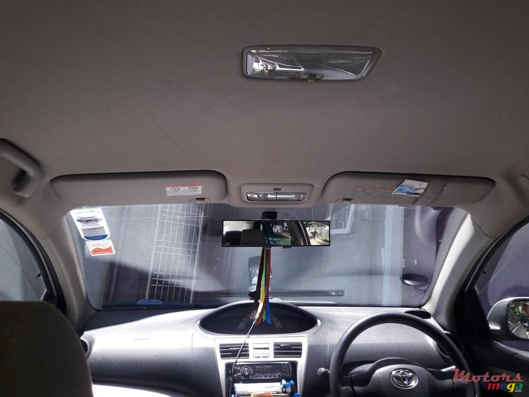 2007' Toyota Belta saloon photo #3