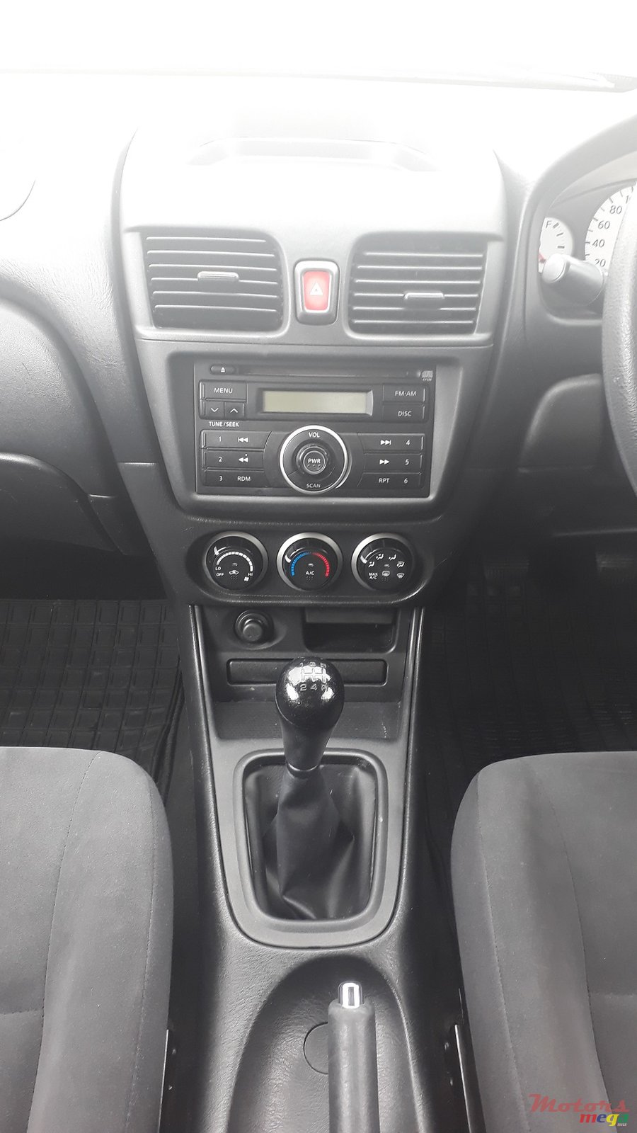 2011' Nissan Sunny photo #6