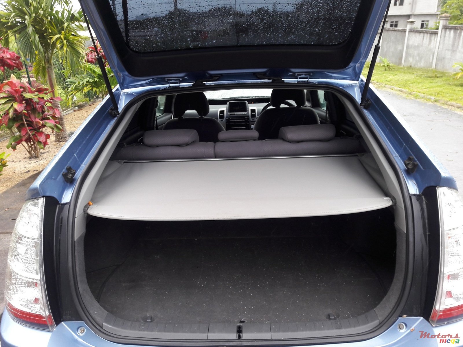 2008' Toyota Prius photo #2