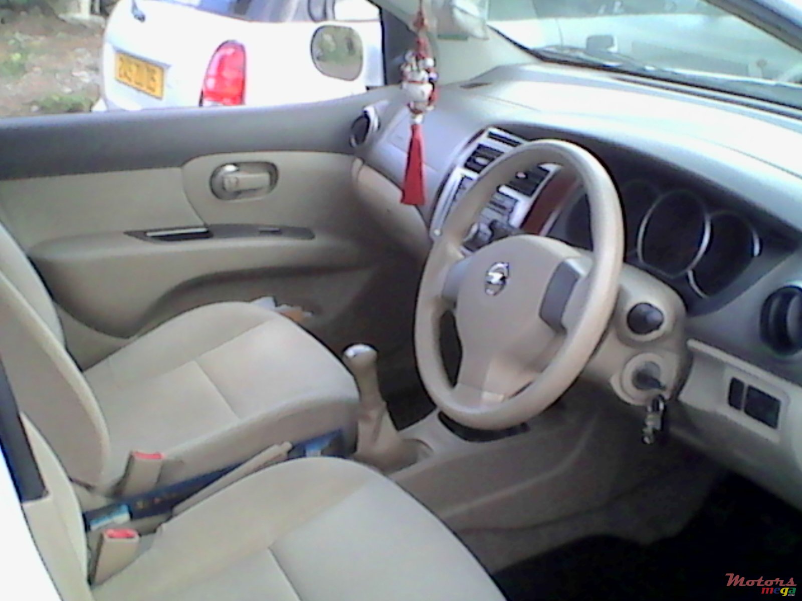 2013' Nissan Livina photo #2