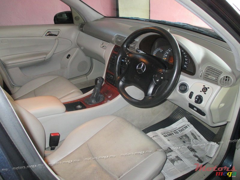 2001' Mercedes-Benz C-Class photo #1