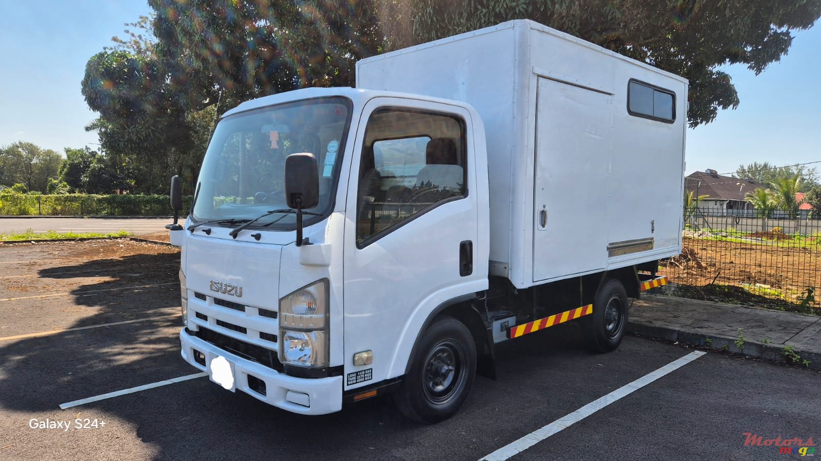 2020' Isuzu Reward NP photo #2